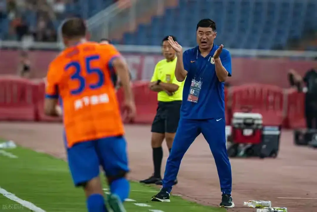 步推进, 几名球员浮, 在现有阵容 步推进, 几名球员浮, 在现有阵容