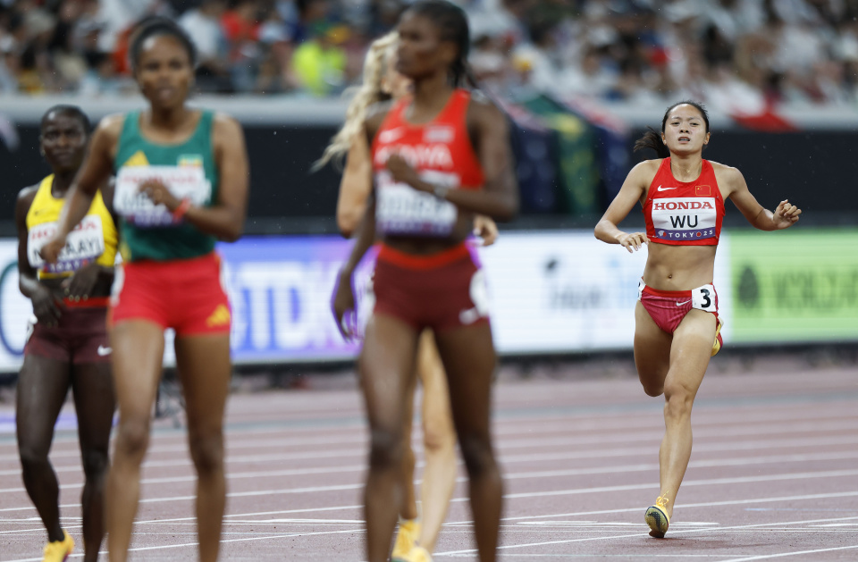 src, 新华社记者