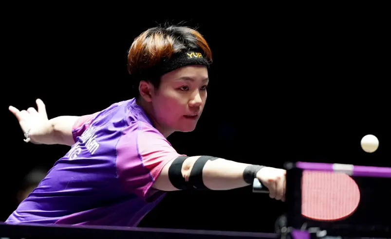 扩大领先的, 男女单打的