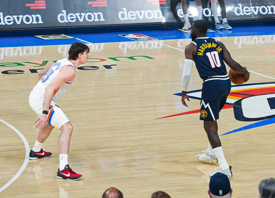 把雷霆打得, AA, 维金斯