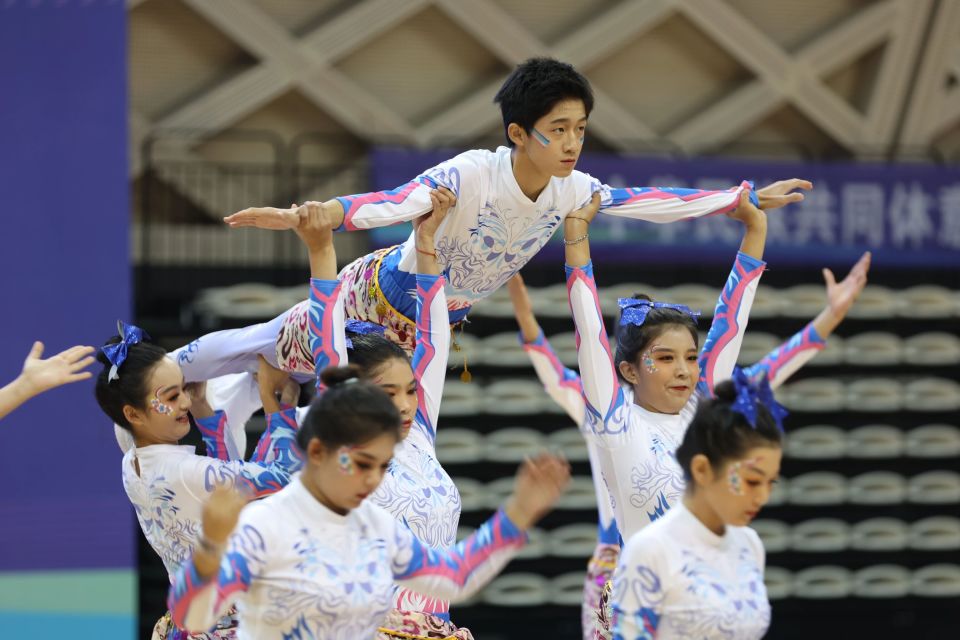 src, src, 吉体育馆开